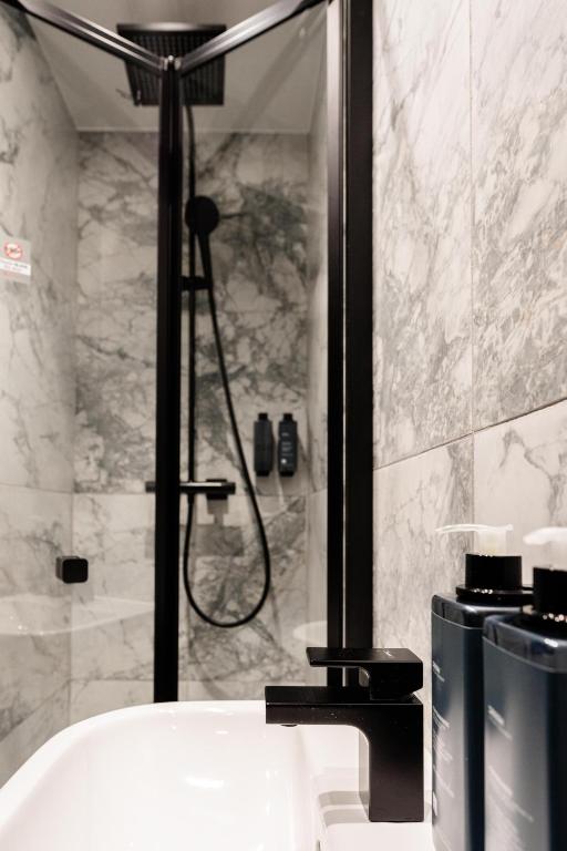 The House on Warwick - Resim 11