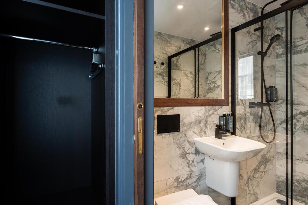 The House on Warwick - Resim 17