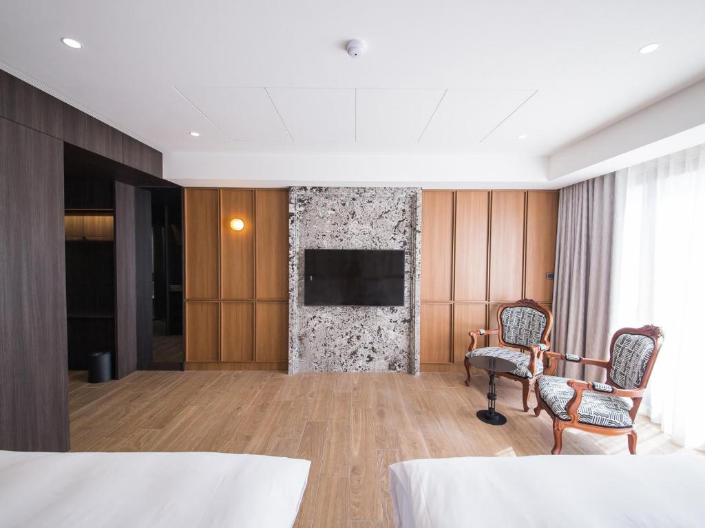 TV a/nebo společenská místnost v ubytování Hôtel de Ľeau