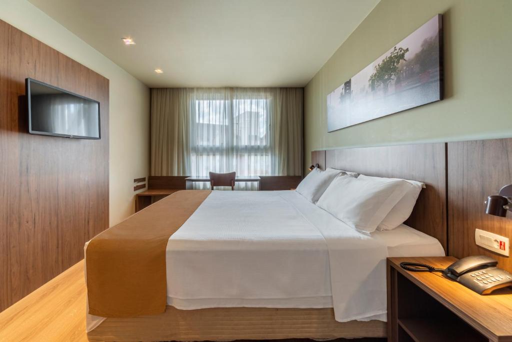 Postel nebo postele na pokoji v ubytování Hotel Laghetto Vivace