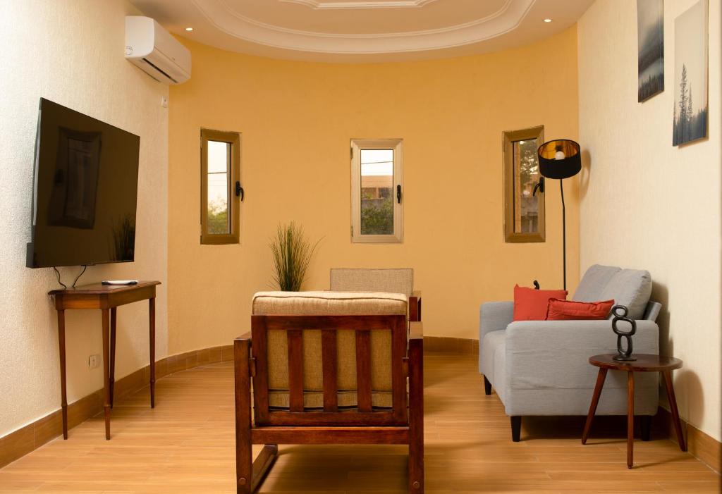 TV a/nebo společenská místnost v ubytování Hotel le Pelican