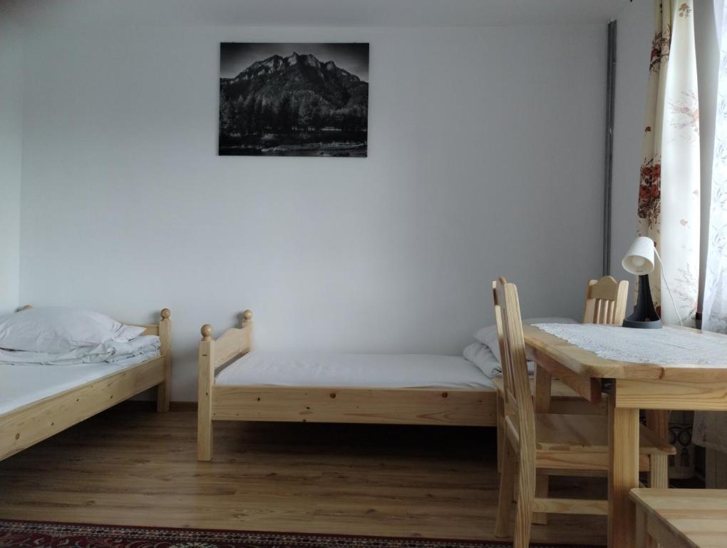 Postel nebo postele na pokoji v ubytování Trzech Koron 16