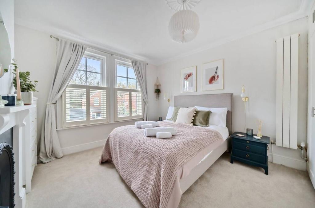 Pass the Keys Stylish Family Home