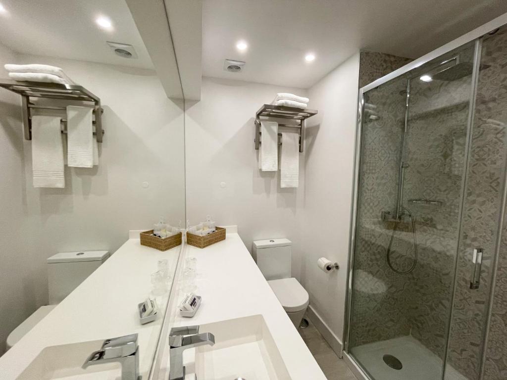 Een badkamer bij Four Points by Sheraton Sesimbra