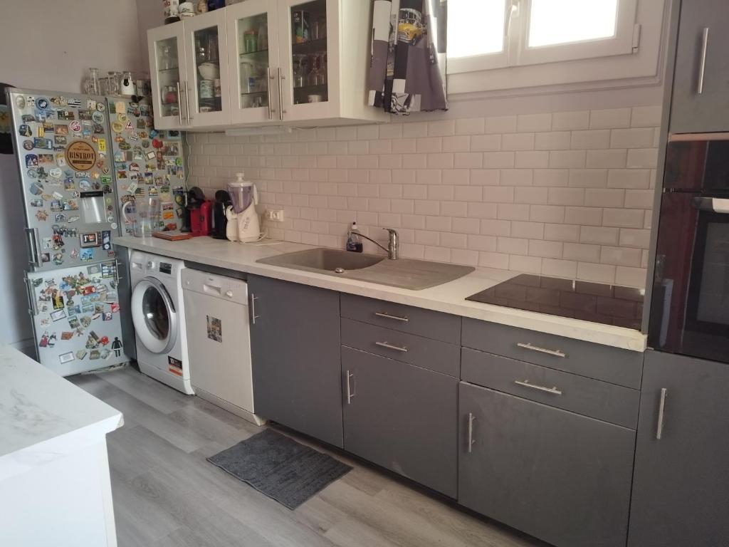 Η κουζίνα ή μικρή κουζίνα στο Maison