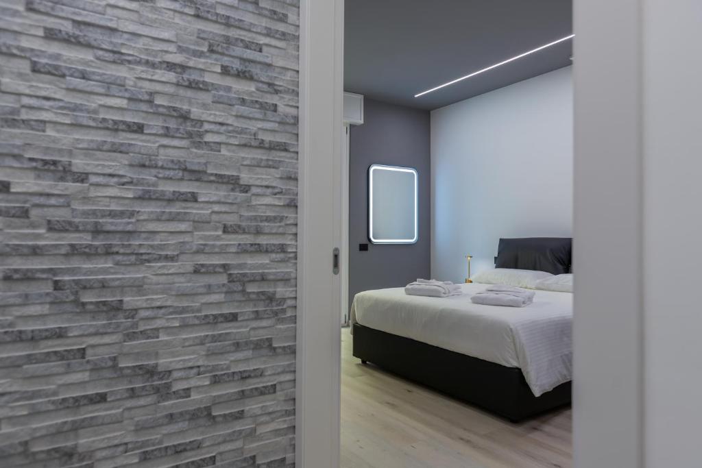 Postel nebo postele na pokoji v ubytování Verona Borgo Roma LUXURY ROOMS & APARTMENT
