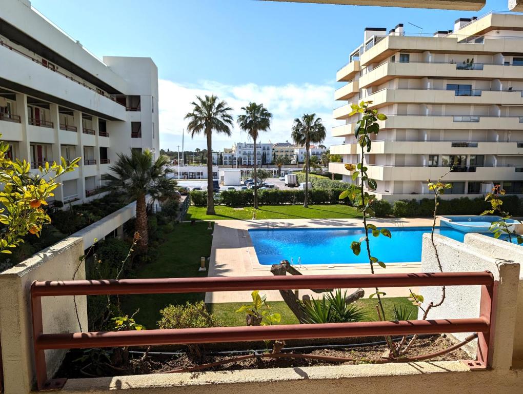 A view of the pool at Vilamoura House or nearby