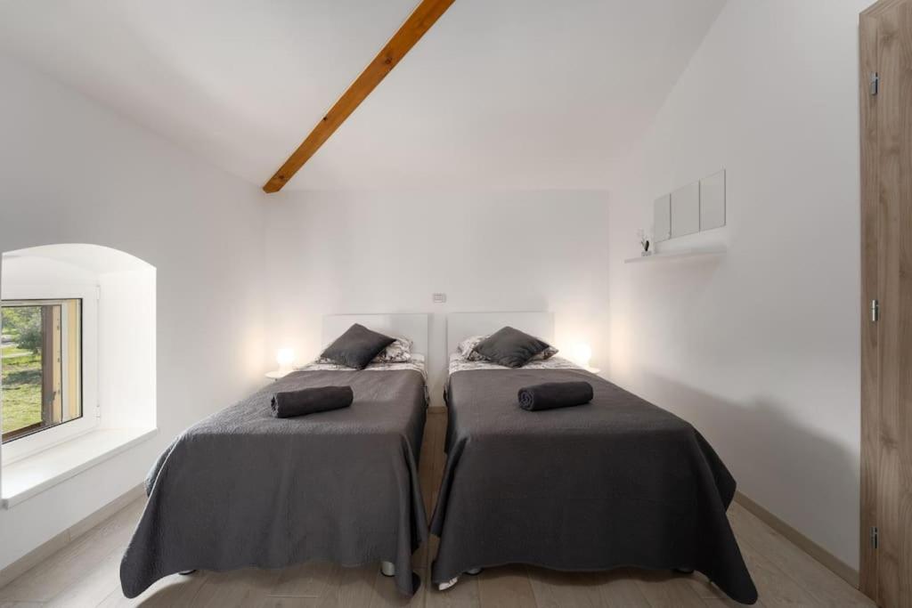 Łóżko lub łóżka w pokoju w obiekcie Casa Romito