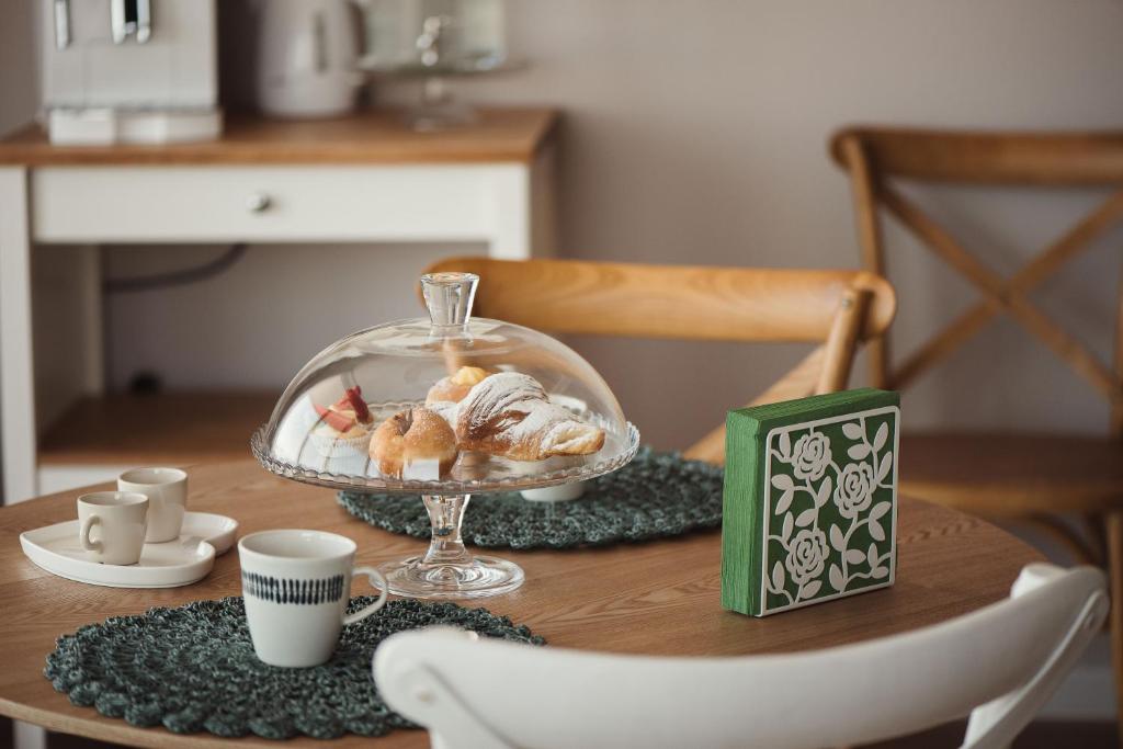 Coffee and tea making facilities at Eyes on the sea - Suite deluxe vista mare