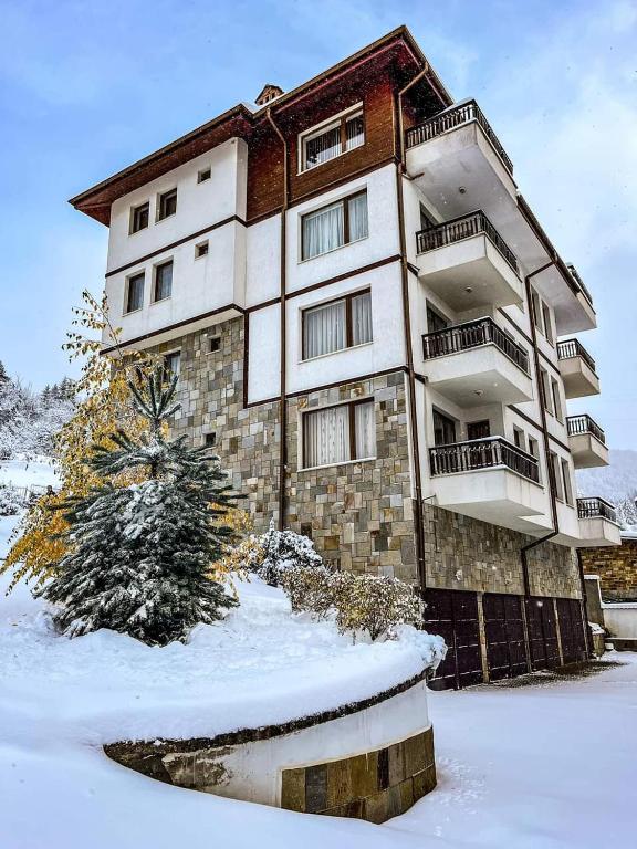 a building with snow in front of it at РЕЛАКС - апартамент 1 in Chepelare