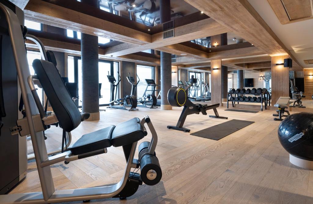 Fitness centrum a/nebo fitness zařízení v ubytování MGM Hôtels & Résidences - Hôtel Alpen Lodge