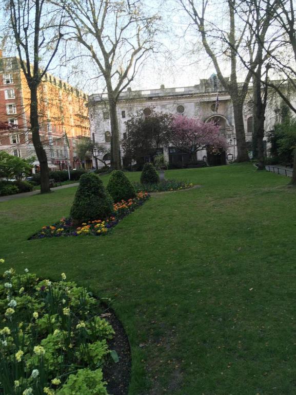 Walk to Notting Hill /Paddington 1 B/R with patio - One-Bedroom Apartment