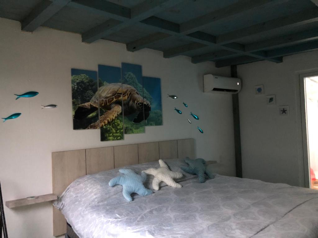 Postel nebo postele na pokoji v ubytování Aruba Local Stay