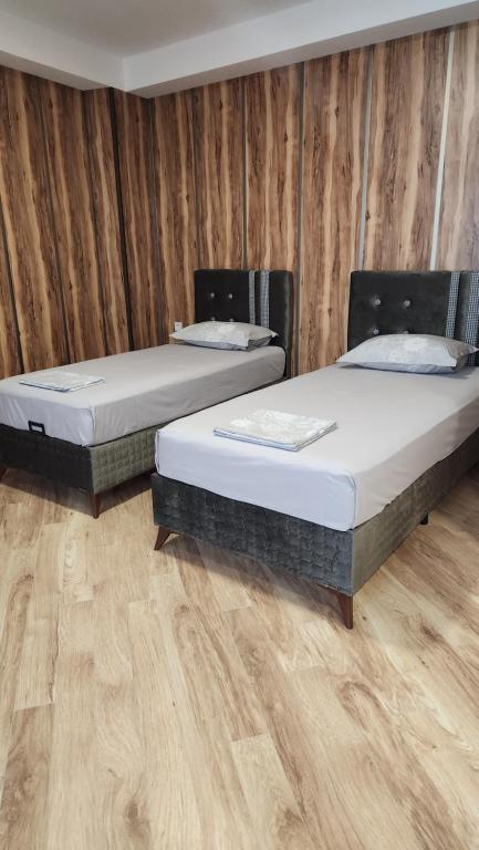 KHORGO - Habitación Triple Con Baño Privado
