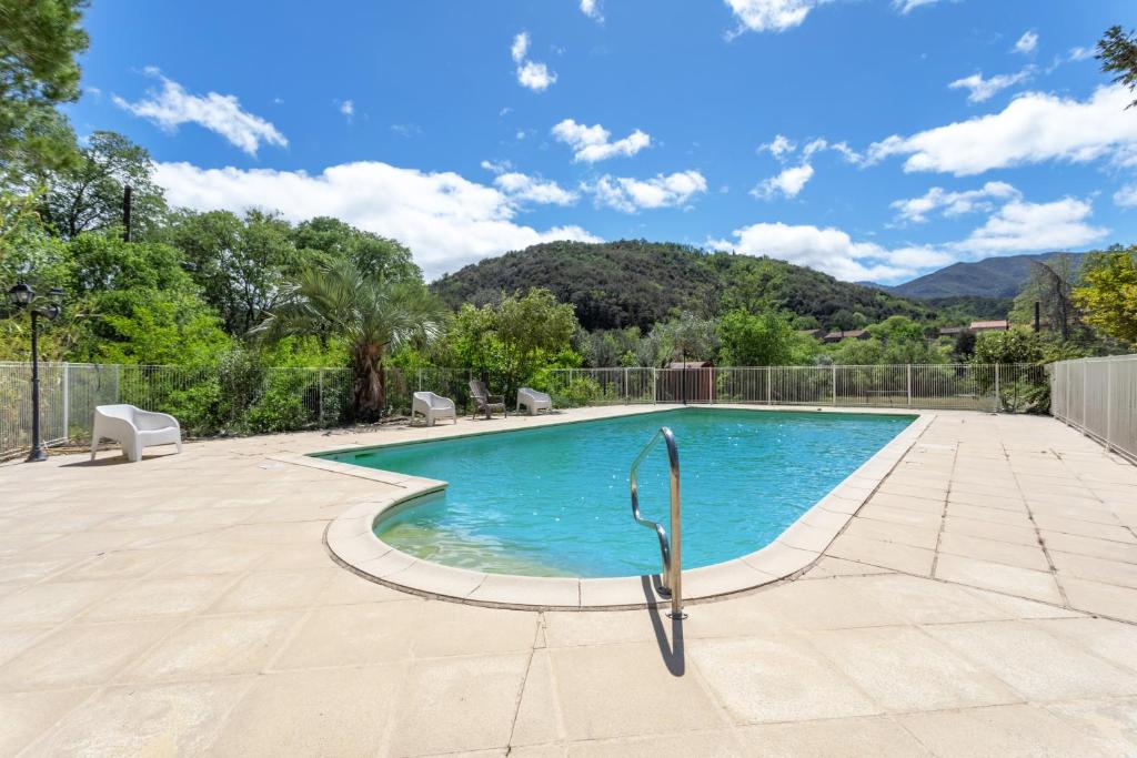 a swimming pool with mountains in the background at Gite 1 entre 4 et 6 personnes in Reynès
