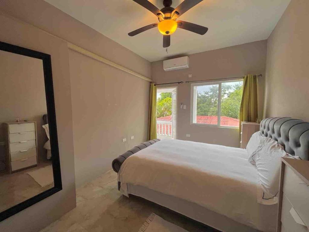 Postel nebo postele na pokoji v ubytování 1-Bed Apartment in St Margrets Bay