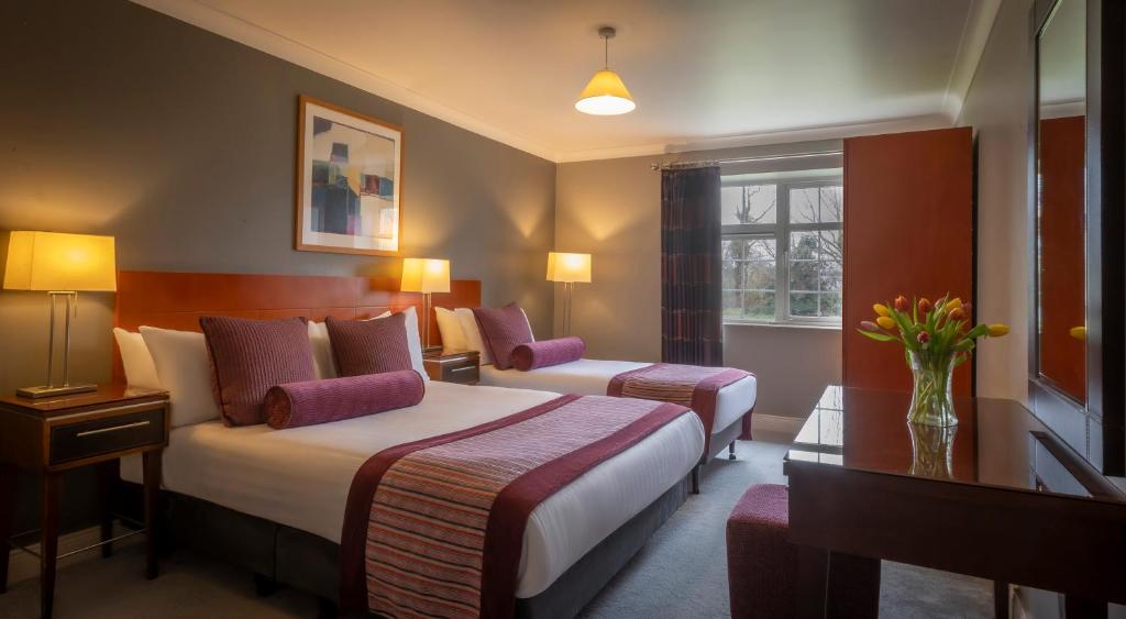 Postel nebo postele na pokoji v ubytování Killarney Flesk River Apartments
