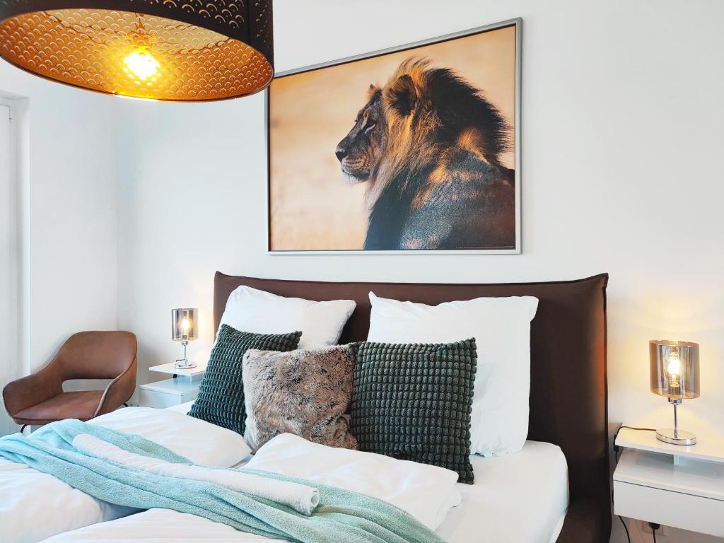 a bedroom with a bed with a picture of a dog at Luxus-Penthouse mit Whirlpool bei Hannover in Burgwedel