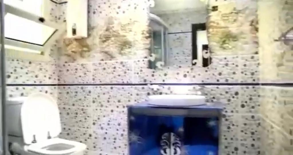 Koupelna v ubytování فيلا بالشيخ زايد