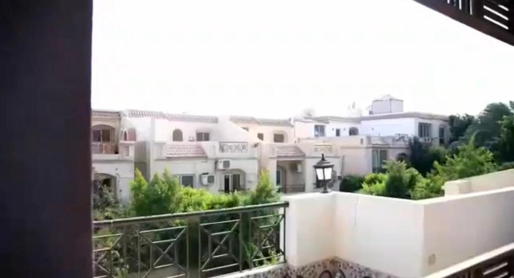 Balkón nebo terasa v ubytování فيلا بالشيخ زايد