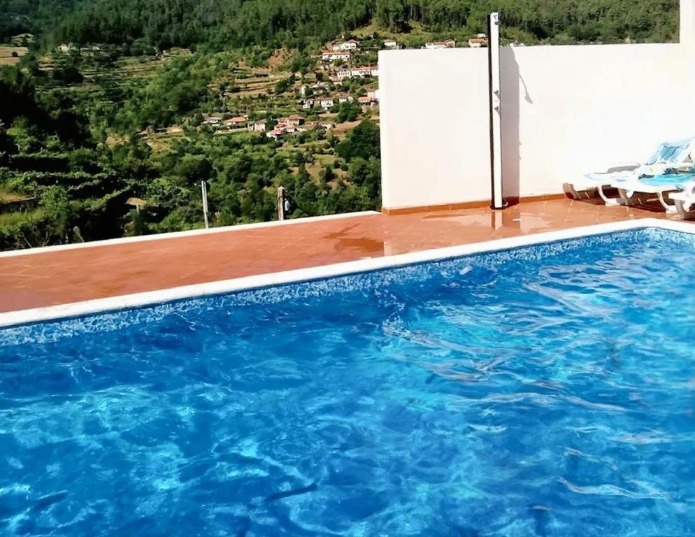 Bazén v ubytování Charming Villa in Vila Seca with Private Pool nebo v jeho okolí