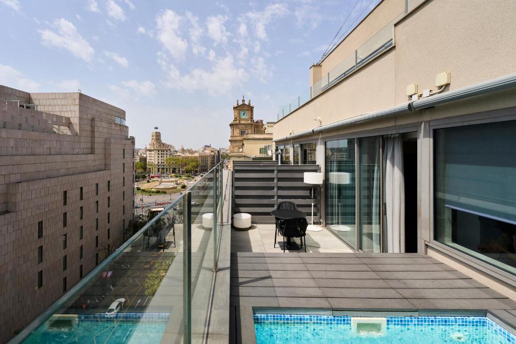 Bazén v ubytování Catalonia Square 4* Sup nebo v jeho okolí
