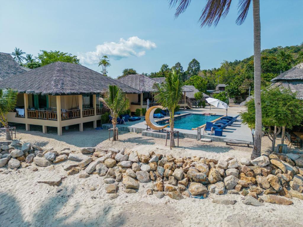 Bazén v ubytování Absolute Beachfront Villas nebo v jeho okolí