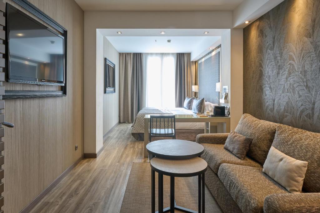 
Junior Suite (2 Adults + 1 Child)
