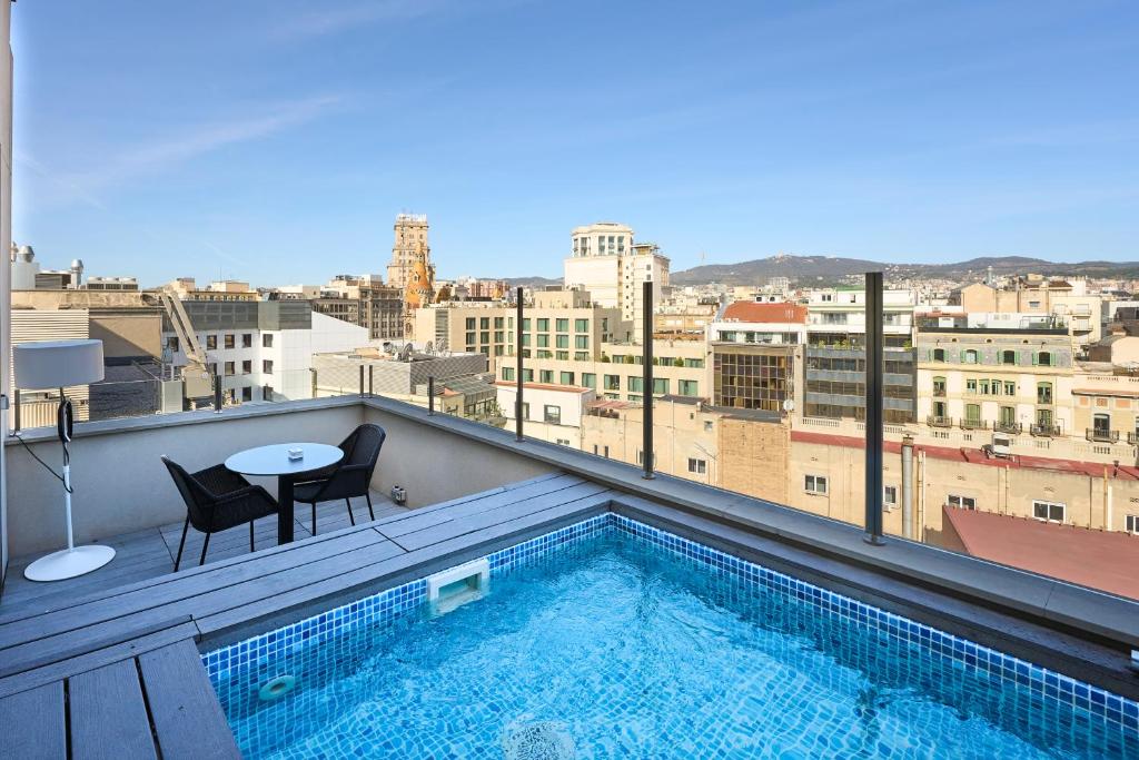 Bazén v ubytování Catalonia Square 4* Sup nebo v jeho okolí