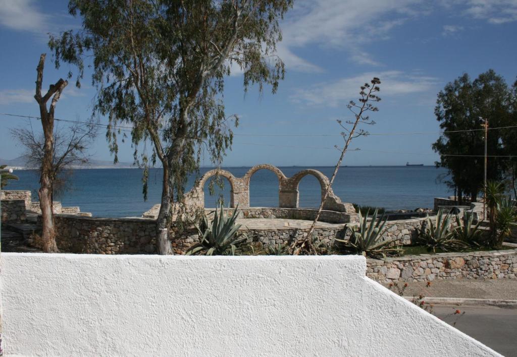 a white bench in front of the ocean at KOLLITAKI in Selínia