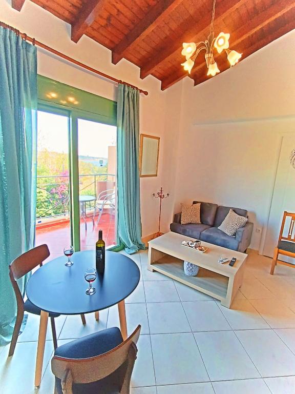Posezení v ubytování Okeanis Apartments & Suites Adults Only