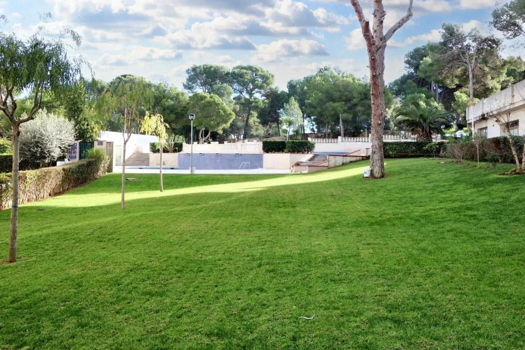 Zahrada ubytování Modern Apartment in Salou with Shared Pool
