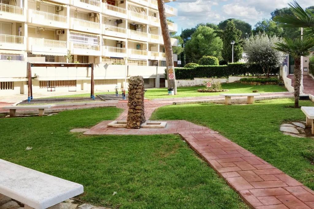 Zahrada ubytování Modern Apartment in Salou with Shared Pool