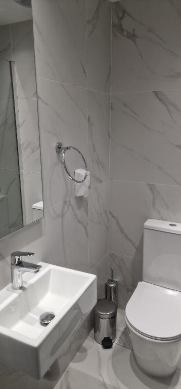 Bagno di Y & P LATCHI HOTEL
