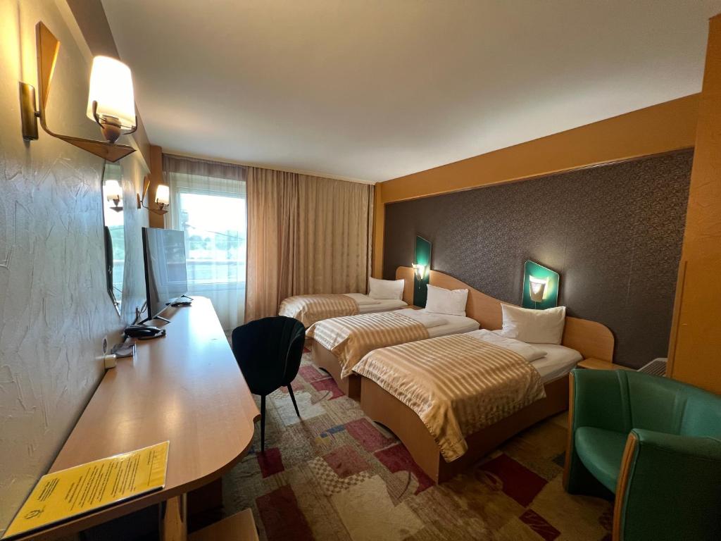 Ambassador Hotel - Conforto Quarto Triplo Com Chuveiro