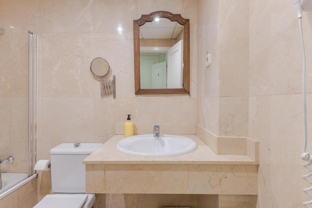 رزرو هتل، MAD COCO Aparts & Suites Centro Sol، آژانس مسافرتی آسمان سپید