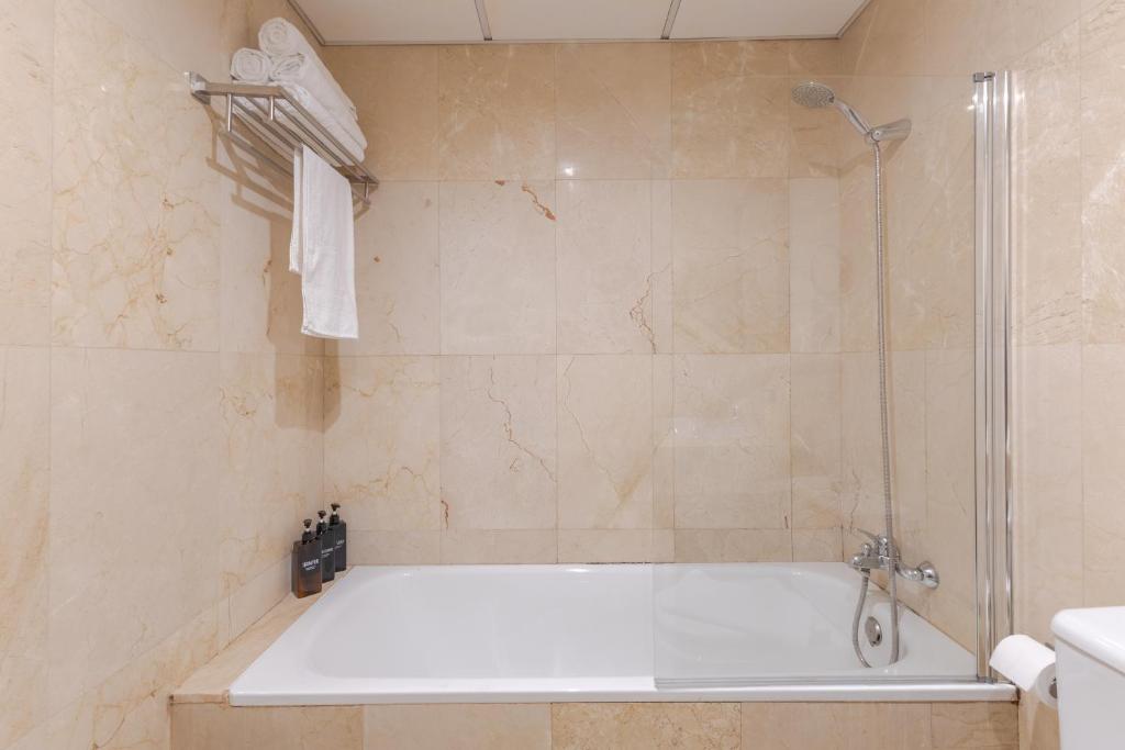 رزرو هتل و هاستل، MAD COCO Aparts & Suites Centro Sol, 09037376597