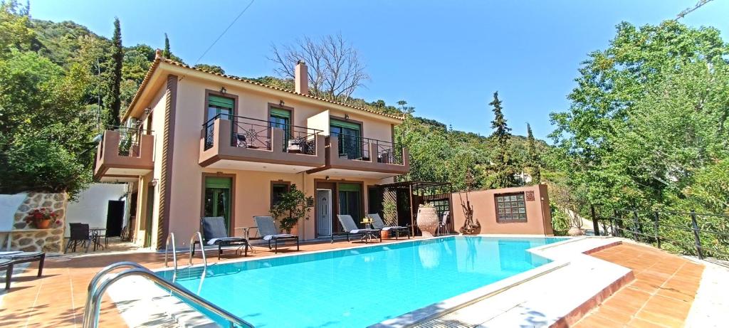 Bazén v ubytování Okeanis Apartments & Suites Adults Only nebo v jeho okolí