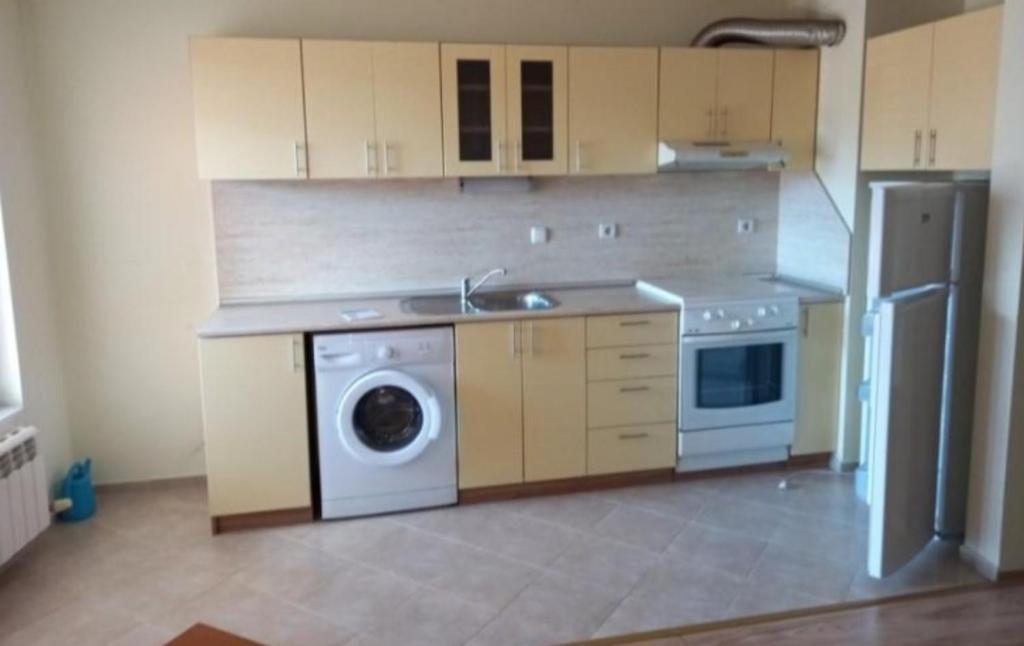 a kitchen with a washing machine and a dishwasher at Guestapartvilale in Plovdiv