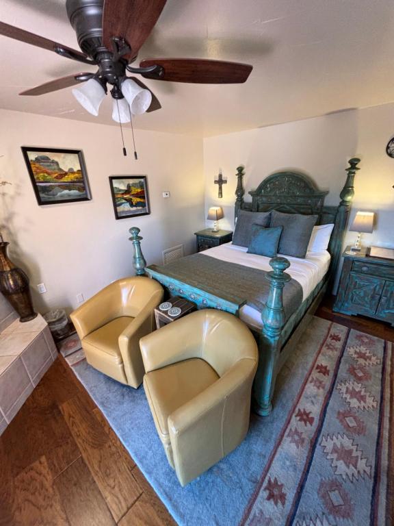 Casa Sedona Inn - Sunlit Dreams - Standard Queen Room With View