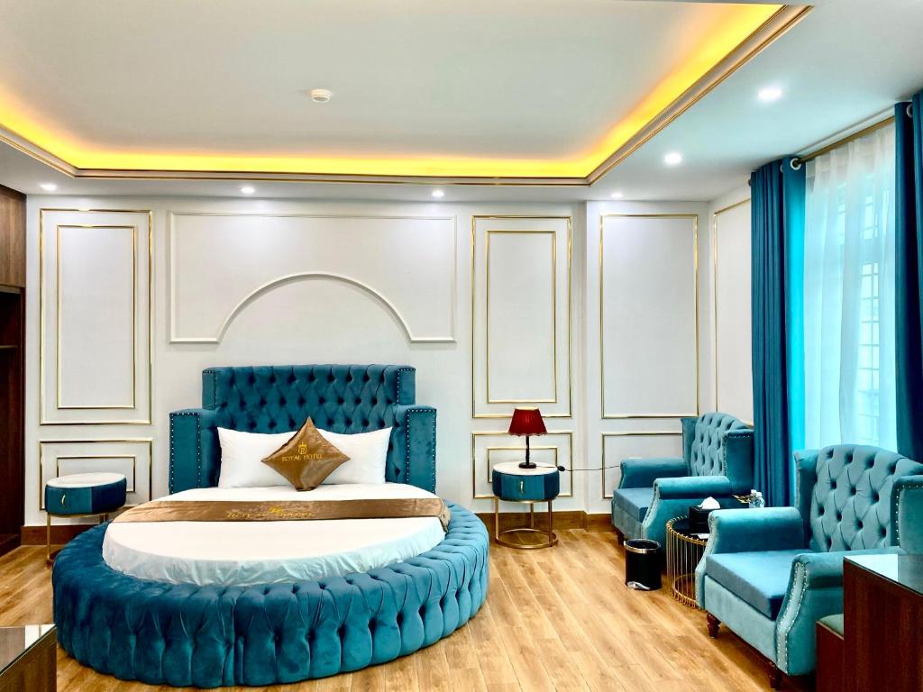 Katil atau katil-katil dalam bilik di Royal Hotel Que Vo