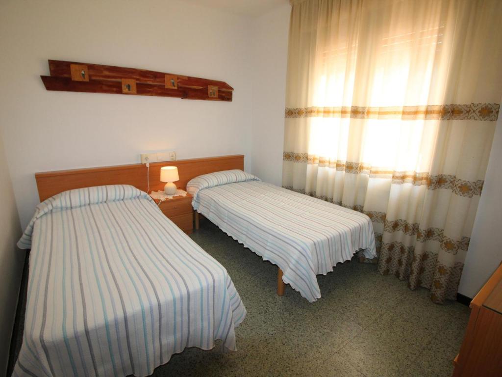 Posteľ alebo postele v izbe v ubytovaní Apartamento con gran terraza y vistas panorámicas, a 300 m de la playa. - ES-228-45