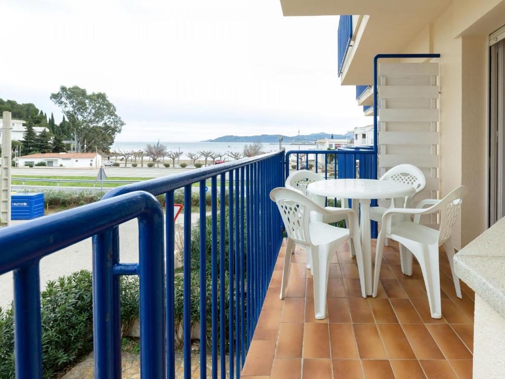 Balkón nebo terasa v ubytování GIRASOL B 2-1 Apartamento luminoso con vistas a playa de Grifeu. - ES-228-25