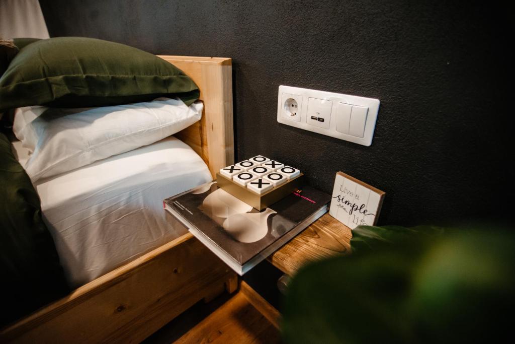 Postel nebo postele na pokoji v ubytování Skyway Borsec Connection Hideaway