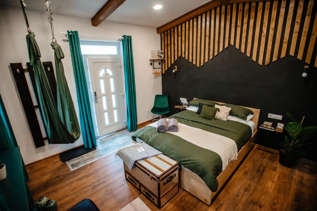 Postel nebo postele na pokoji v ubytování Skyway Borsec Connection Hideaway