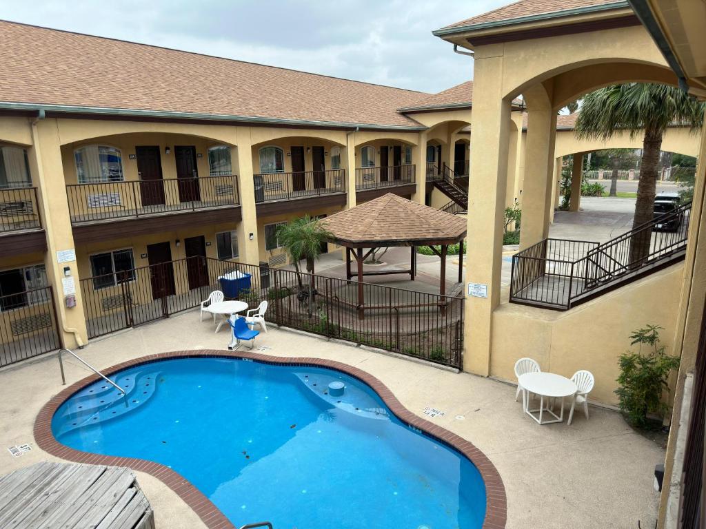 Texas Inn and Suites RGV photo