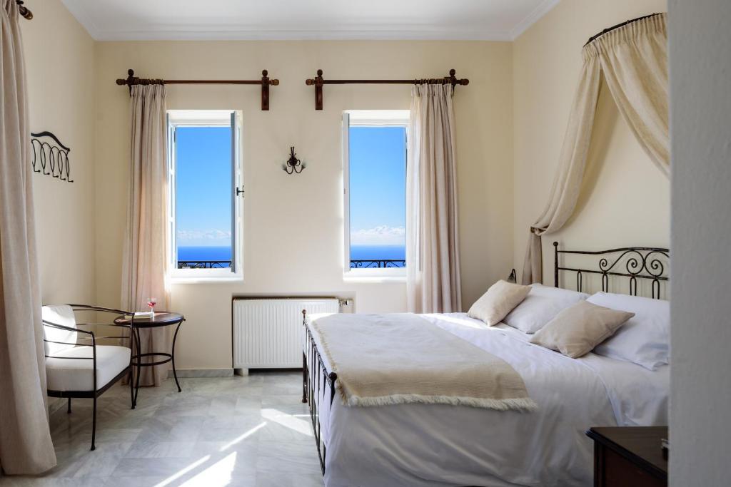 Letto o letti in una camera di Ikio Concept Santorini