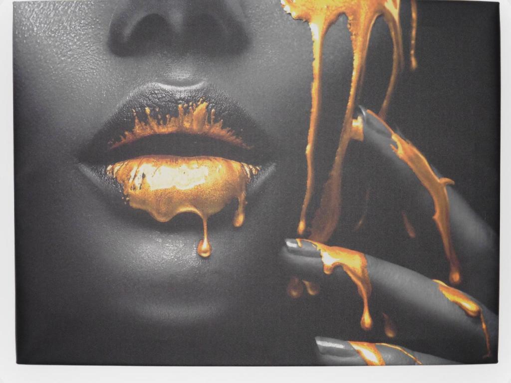 een close-up van een gezicht met saus erop bij Sedan16 in Wuppertal