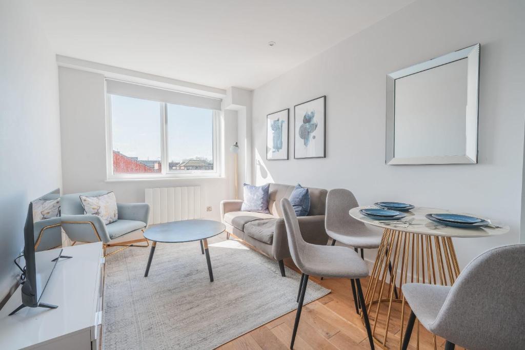 a living room with a couch and a table at Modern 1 Bedroom Apartment in Central Eastleigh in Eastleigh