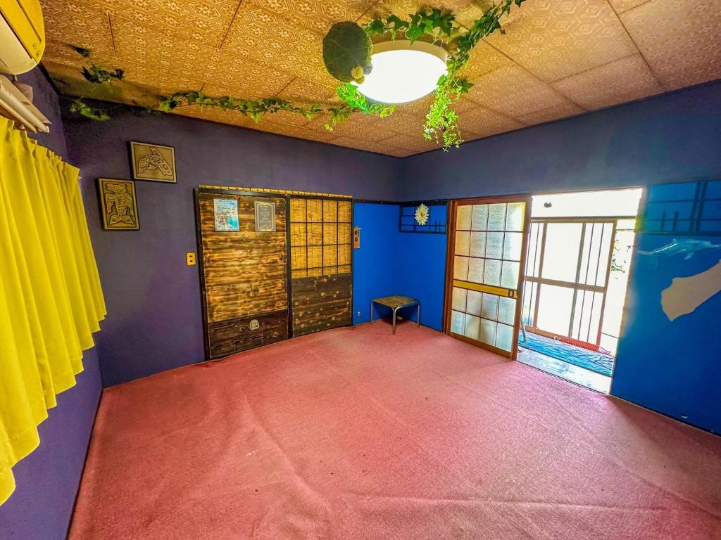 a room with blue and purple walls and a table at OKESYOU - Vacation STAY 60189v in Niijimamura